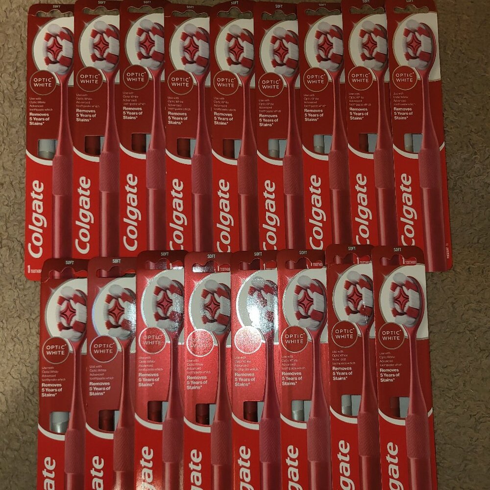 Colgate Optic White Toothbrush Lot of 17 Soft Bristle New Unopened